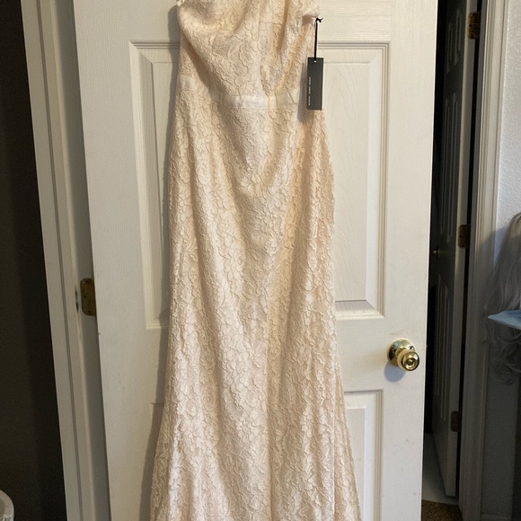 Lulu - Picture 3 of 8